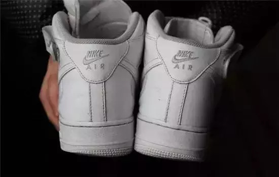 鞋子发黄发霉怎么变白生活小妙招,鞋子发霉了怎么洗掉黑点