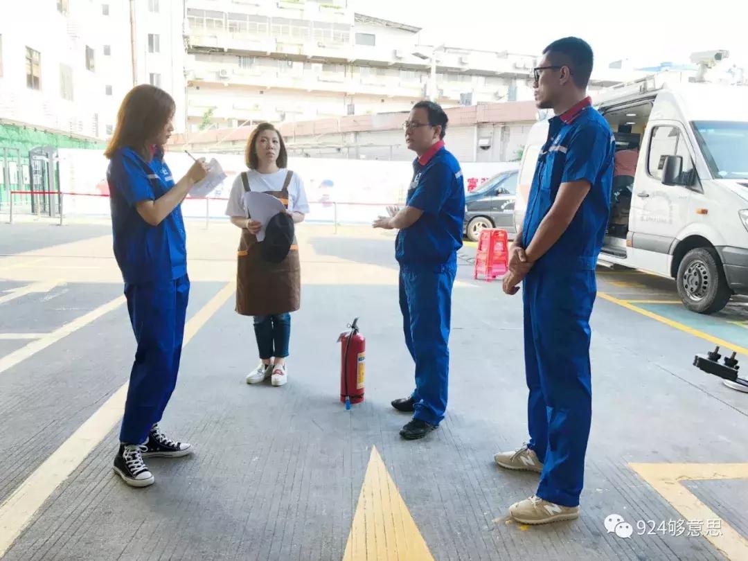 他们“兼职”半日,加油开卡冲咖啡,这个服务我给101分!