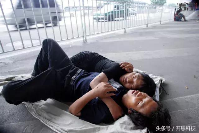 「人老了就开始喜欢怀旧」90年代的广州火车站，究竟有多恐怖？