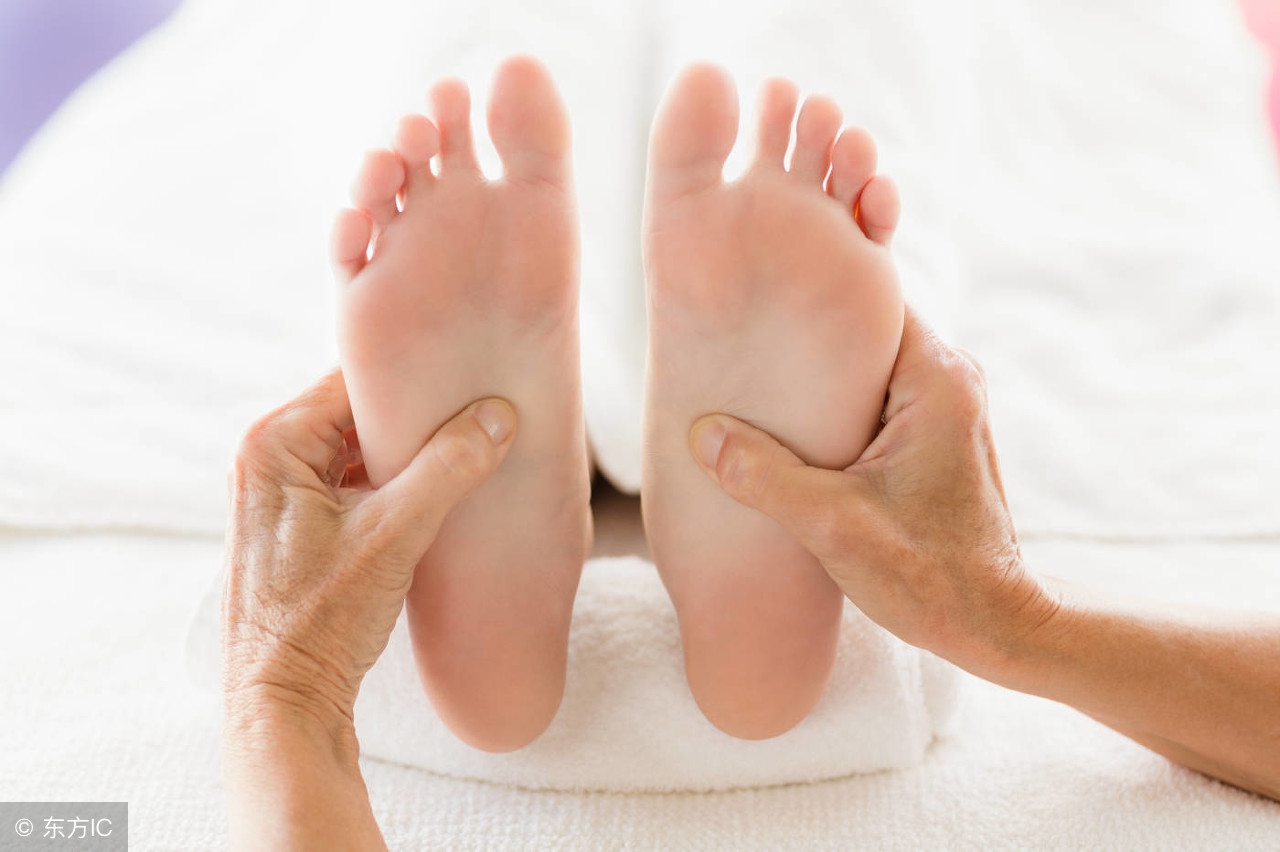 足底筋膜炎和跟腱炎一样吗,跟骨骨刺足底筋膜炎可以按摩吗