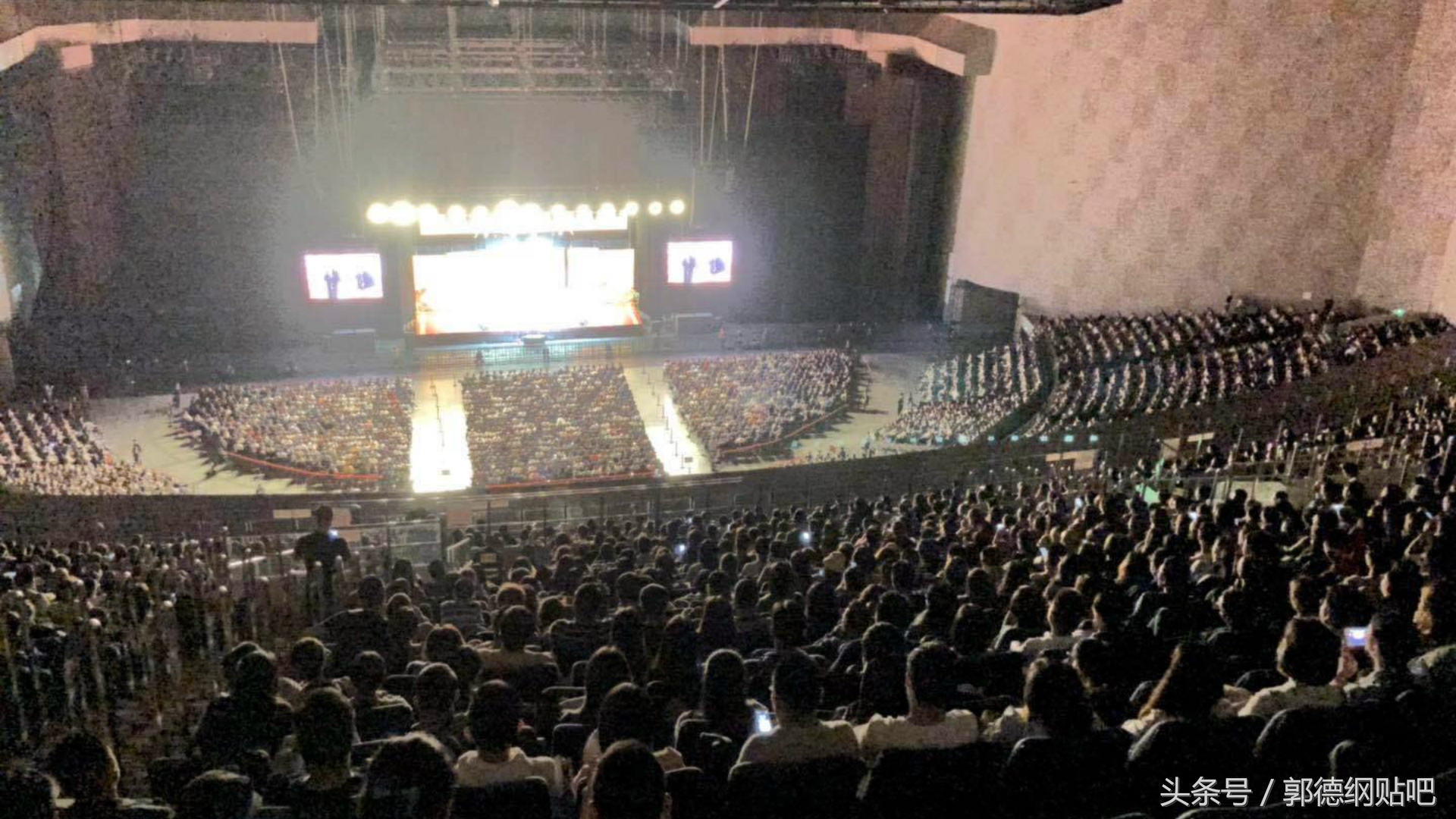 德云社师徒父子观众陆续进场,德云社师徒父子上海站2018