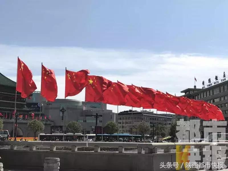 北客站卖光今日票，230万人挤地铁，车堵人多，但大家竟为这件事点赞