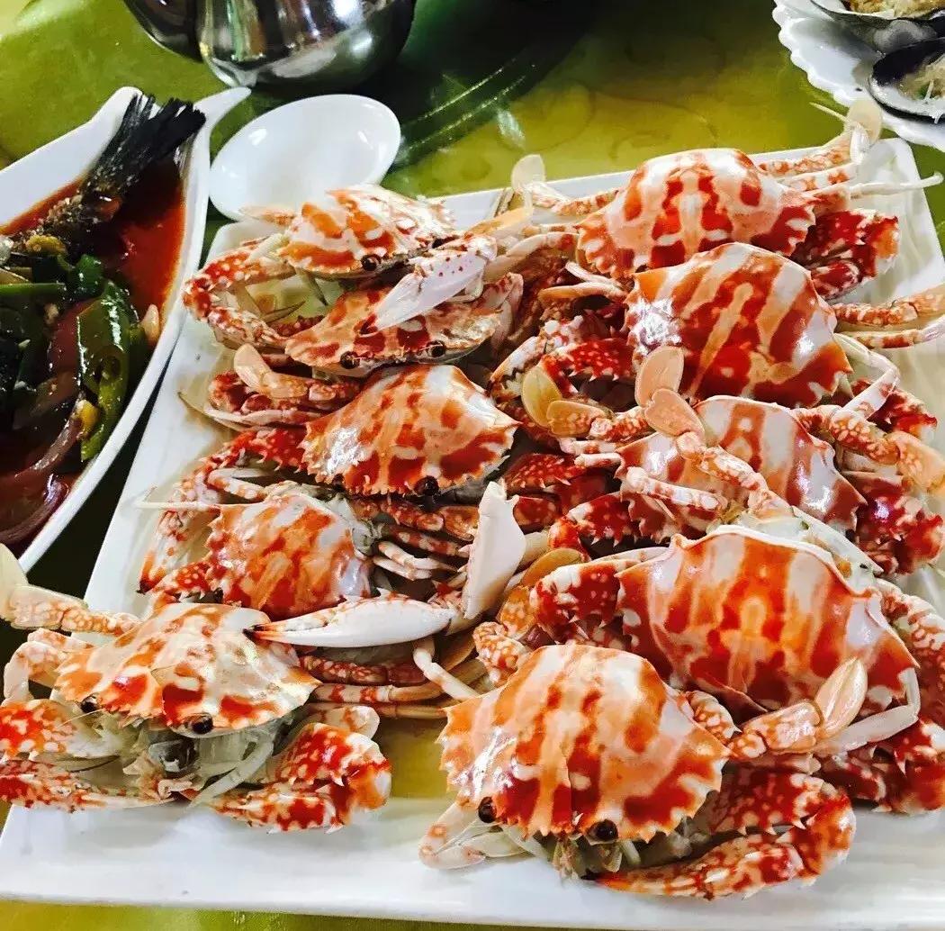 三亚火车头万人海鲜广场哪家好吃,在三亚3000元一桌的海鲜大餐