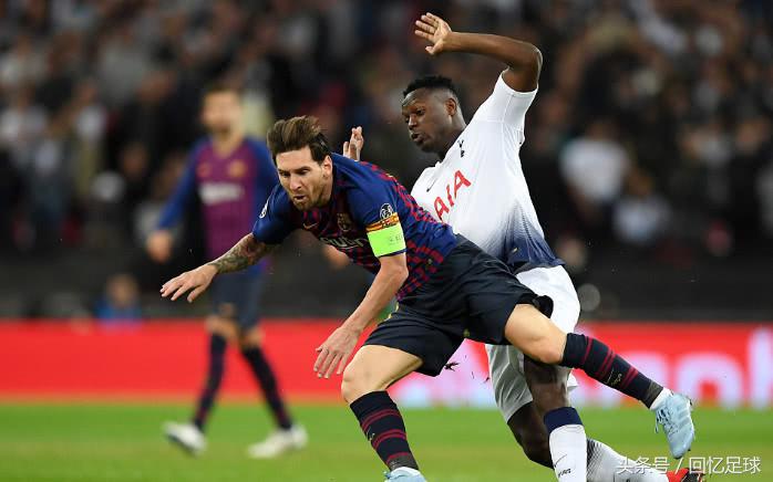 8分之一决赛梅西破门后的视频,梅西10分钟内梅开二度