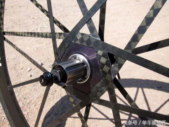 碳纤维轮组和碳辐条轮组,碳纤维轮组辐条张力不够会怎么样