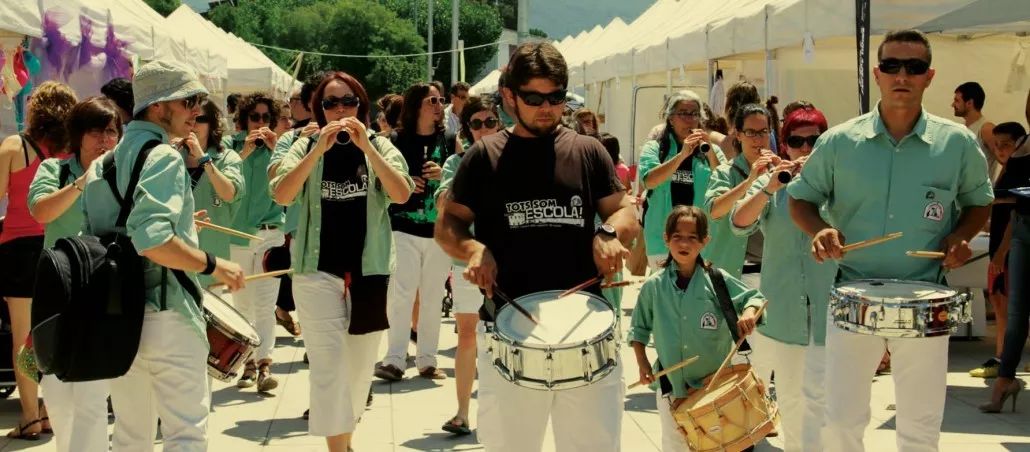 西班牙叠人塔全过程,西班牙叠人塔事故