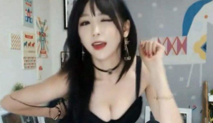 盘点被网友逼疯的女主播,盘点那些被网友逼疯的女主播