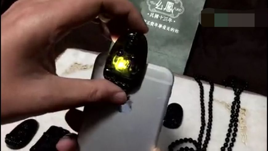 散打哥的吊坠多少钱,网红散打哥戴的翡翠