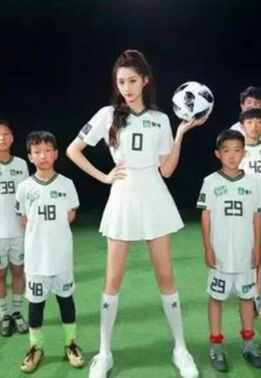 21岁关晓彤与32岁杨幂,杨幂和关晓彤同岁