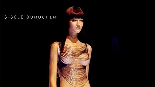 吉赛尔·邦辰光鲜背后辛酸：不自信去隆胸、想自杀、与老公险离婚