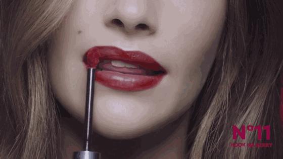 当男朋友和口红同时掉进水里,口红掉进水里了有用吗