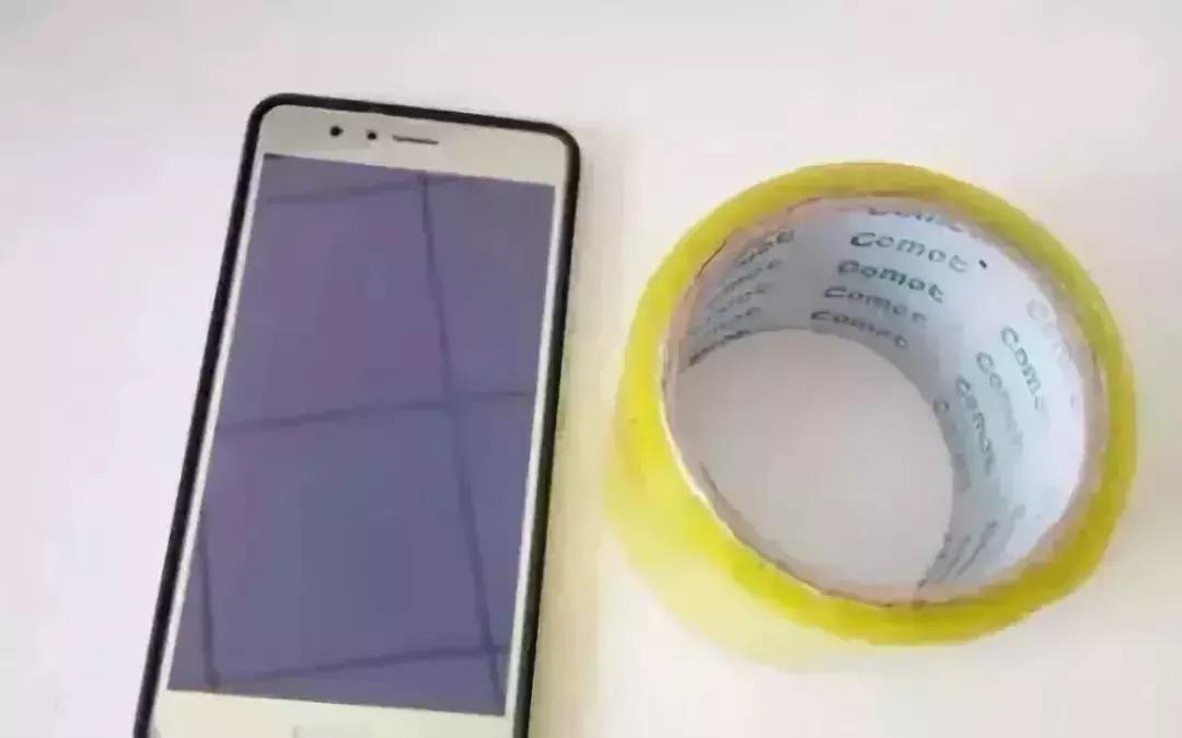 手机屏幕有油腻用什么擦,手机屏幕总是沾满指纹有什么办法