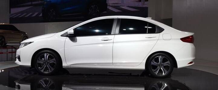 同价位11年的车和15年的车如何选,16年和本田锋范差不多的车子