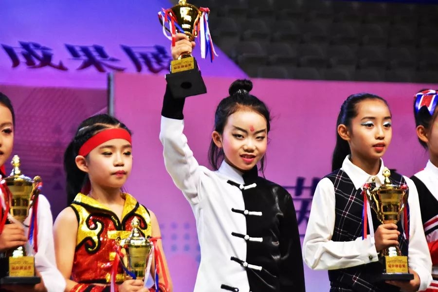 自豪四川,自豪韦世豪