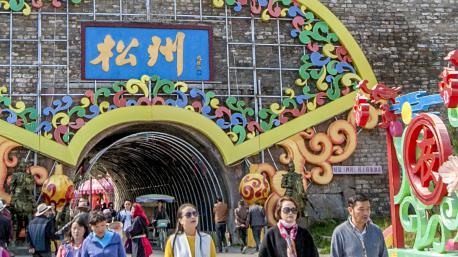 四川松潘古城雪后犹如童话世界,四姑娘山松潘古城