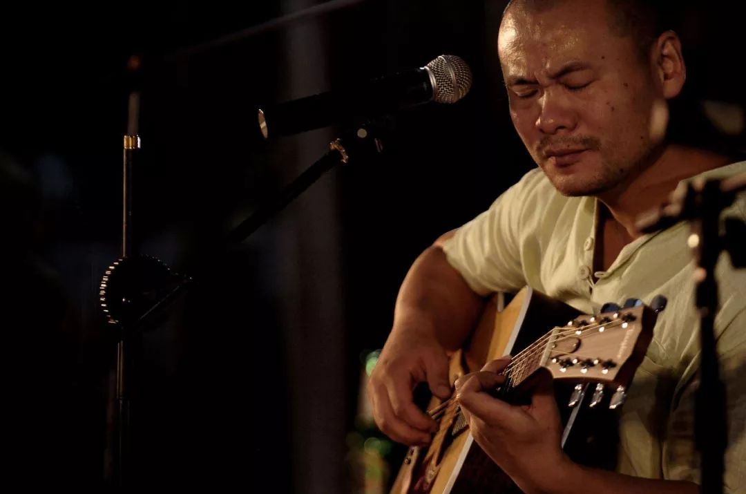 他一首《彼此问候》，温暖了我好多年