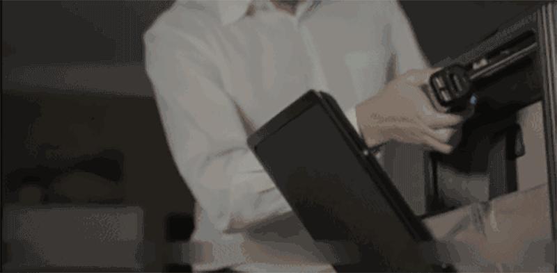 「小蟹趣玩」行李箱自动跟着你走，炫酷！