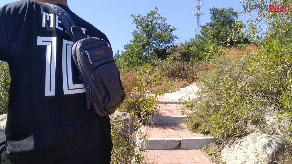 轻巧小背包,容量大且小巧轻便的背包