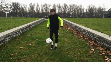 足球教学起球过人技巧,足球技巧平地起球