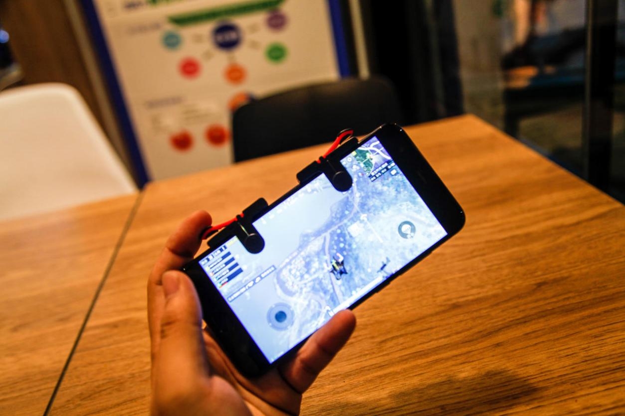 人皇sky李晓峰打和平精英节目,钛度手游辅助按键