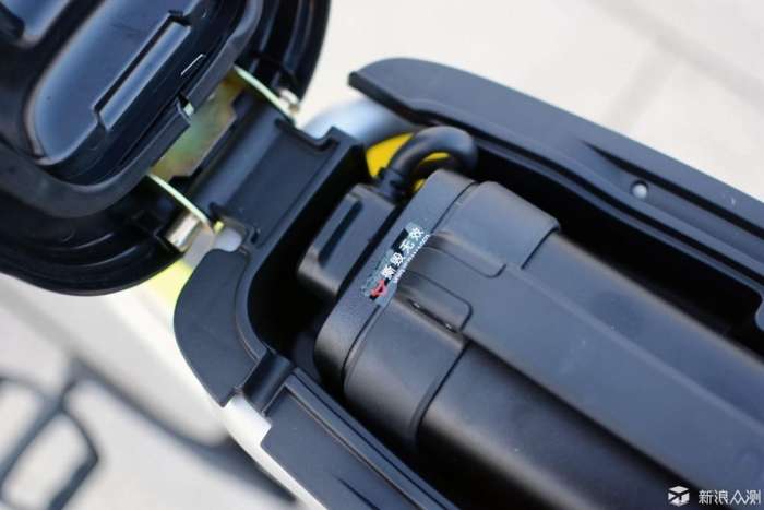 这才是真正的电动自行车,小牛评测特斯拉