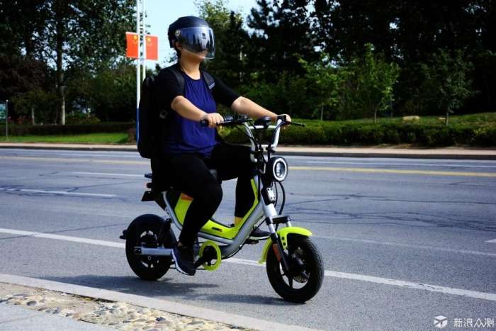 这才是真正的电动自行车,小牛评测特斯拉