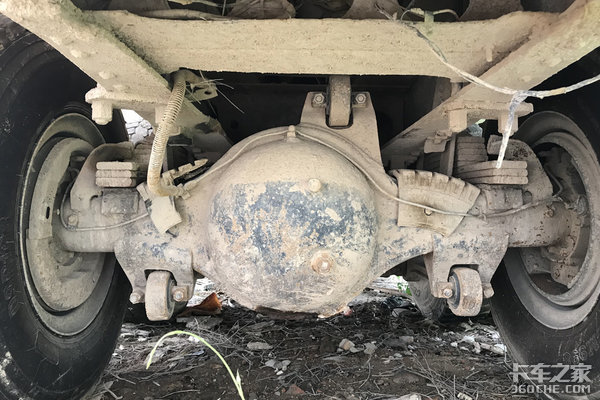 老司机装载机工地干活,工地干活的老车