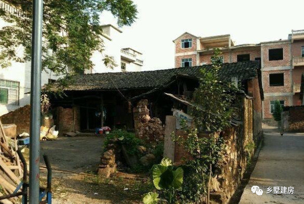 农村小伙打工25年发200万建房子,农村小伙200平米自建房