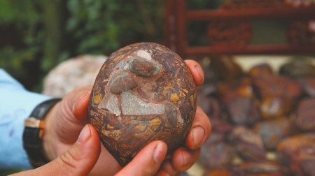 崇州鸡冠山五彩陨石,鸡冠山陨石现状