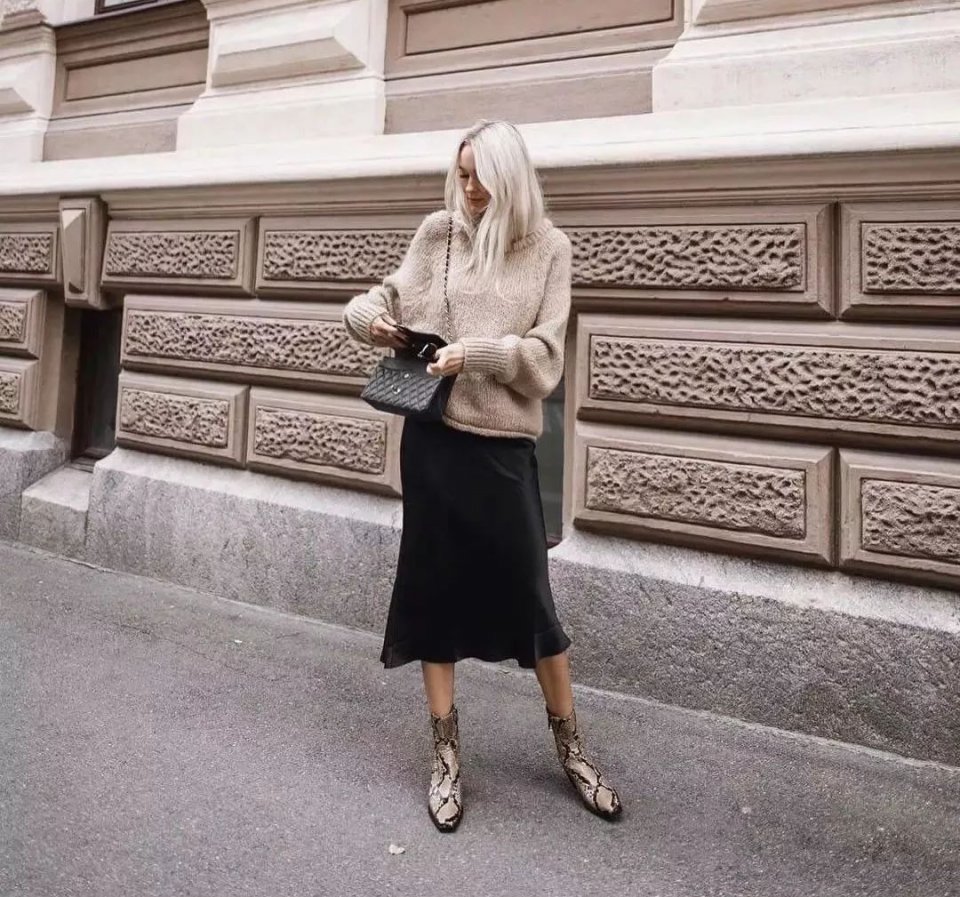 今年的靴子流行买短不买长,今年秋冬穿靴子就买这3种高级色