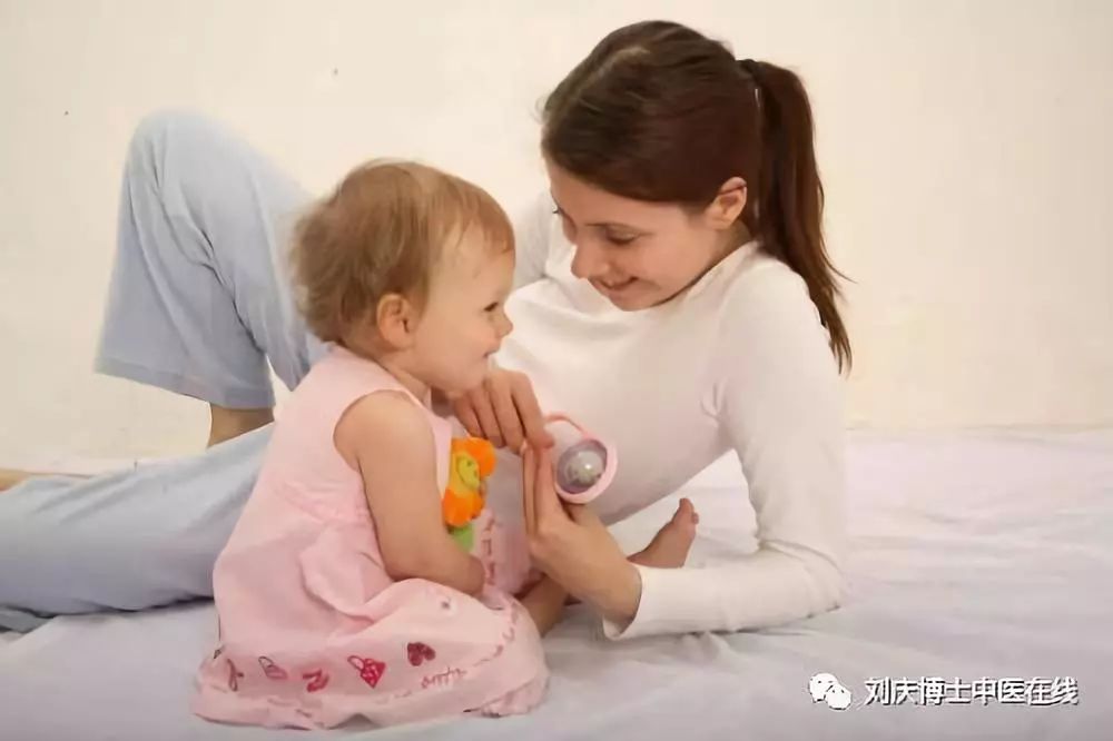 爱咬手的孩子有什么办法,儿童心理疏导方法咬手