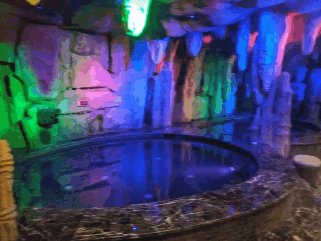 吃喝玩一体的温泉酒店有vr,沉浸式剧场ip酒店