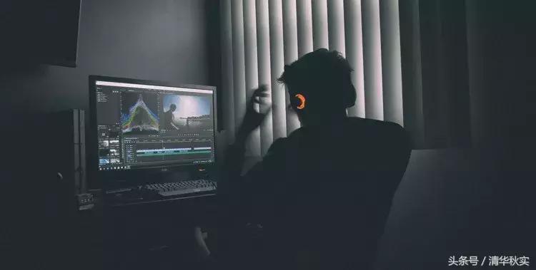 吓尿！每天玩手机4小时，8年后开刀换骨！颈椎病，正疯狂袭来！