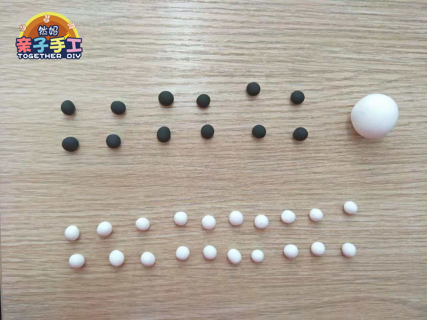 怎么用黏土做足球,足球粘土怎么做最简单