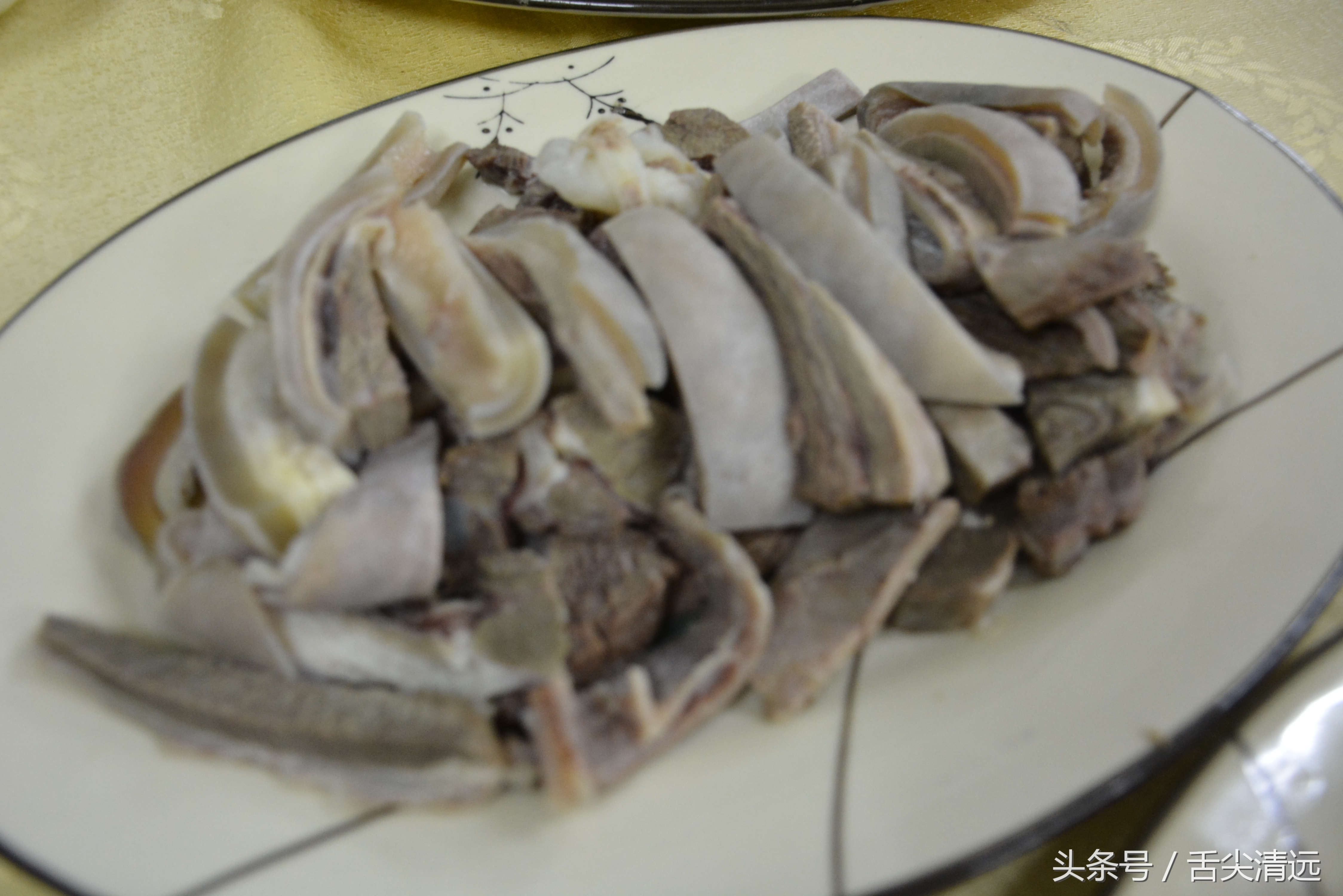 记得暴龙哥那两只驴仔吗?来清远了,人们都到这排队宠幸,爆场!