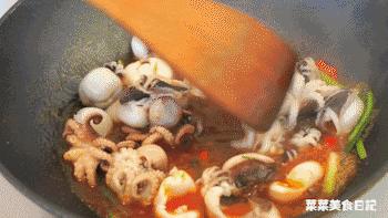 墨鱼仔带籽鱿鱼开袋即食香辣,墨鱼鱿鱼章鱼哪种好吃