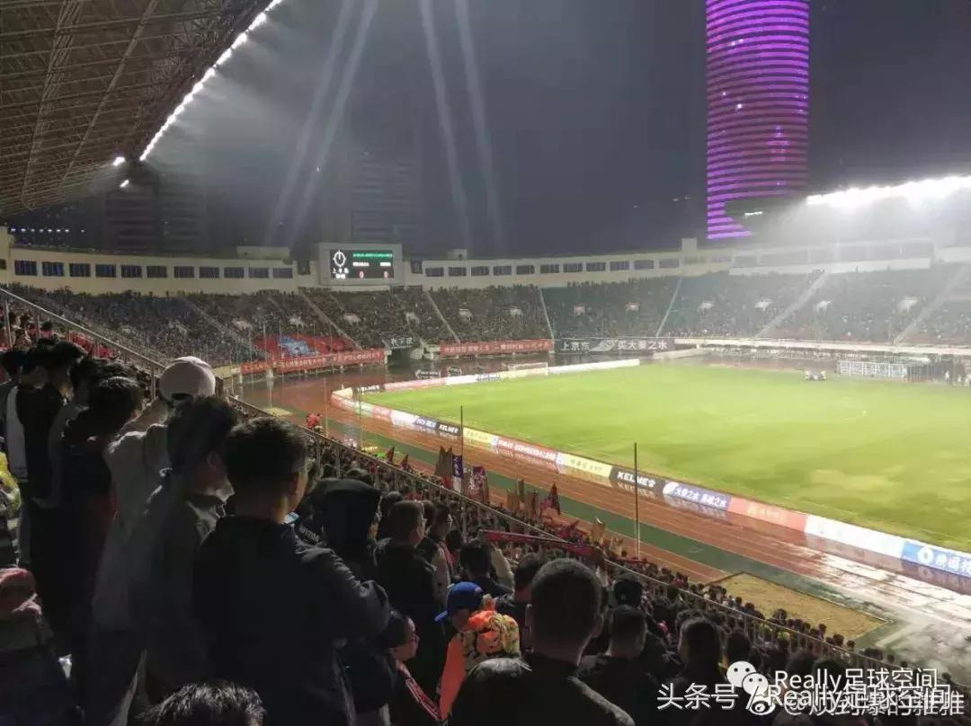 这里是中国威斯特*伦法**！他们的球队即将冲甲！