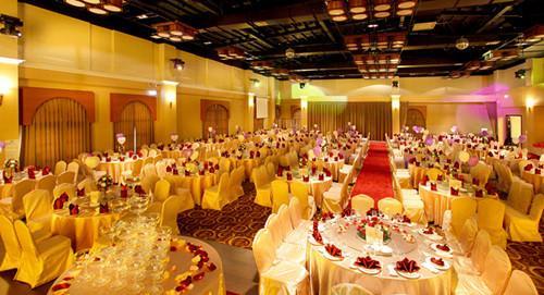 我用尽手段和女友分手娶了老板的侄女，可知女友身份后我悔哭