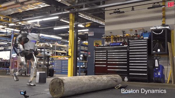 机器人跑酷太空步,机器人跑酷单脚跳上阶梯