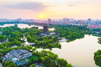 灵岩寺与趵突泉的区别,灵岩寺和趵突泉离多远