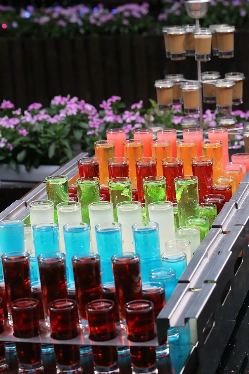 成都凌晨2点还在排队的贰麻酒馆，终于带着大熊猫来南昌了！