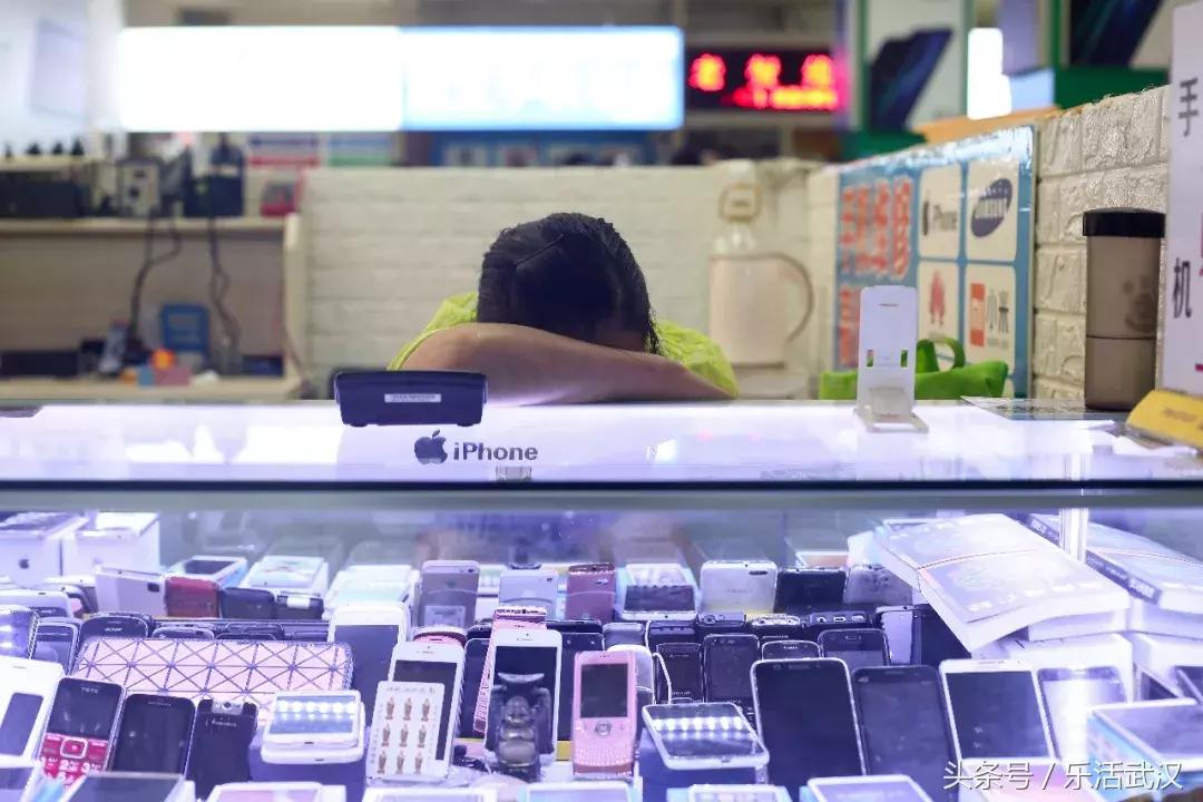 你还记得第一部手机吗,你还记得你人生第一部手机吗