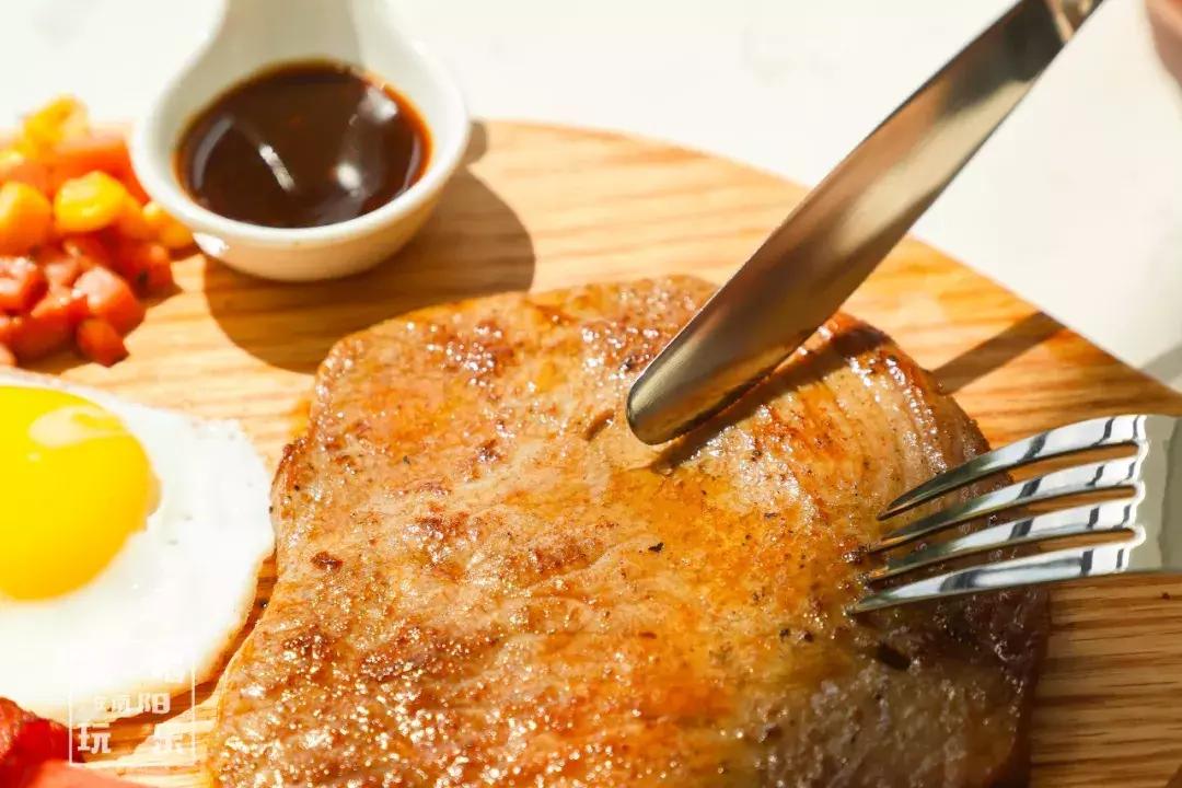 南阳shou家全透明撸猫咖啡馆！有手臂长的牛排！面包届的法拉利！