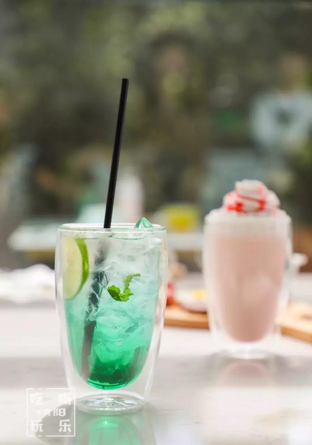 南阳shou家全透明撸猫咖啡馆！有手臂长的牛排！面包届的法拉利！