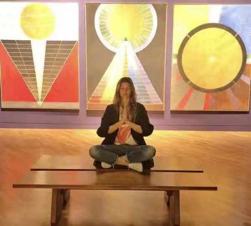 她被评为全球最有影响力的人，却也想过自杀！瑜伽让她重获新生