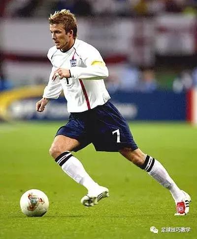 小学生足球带球过人失误,足球带球过人实用教学