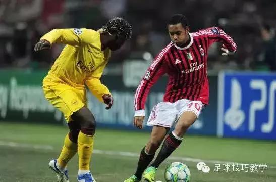 足球巧妙带球过人视频,小学生足球带球过人失误