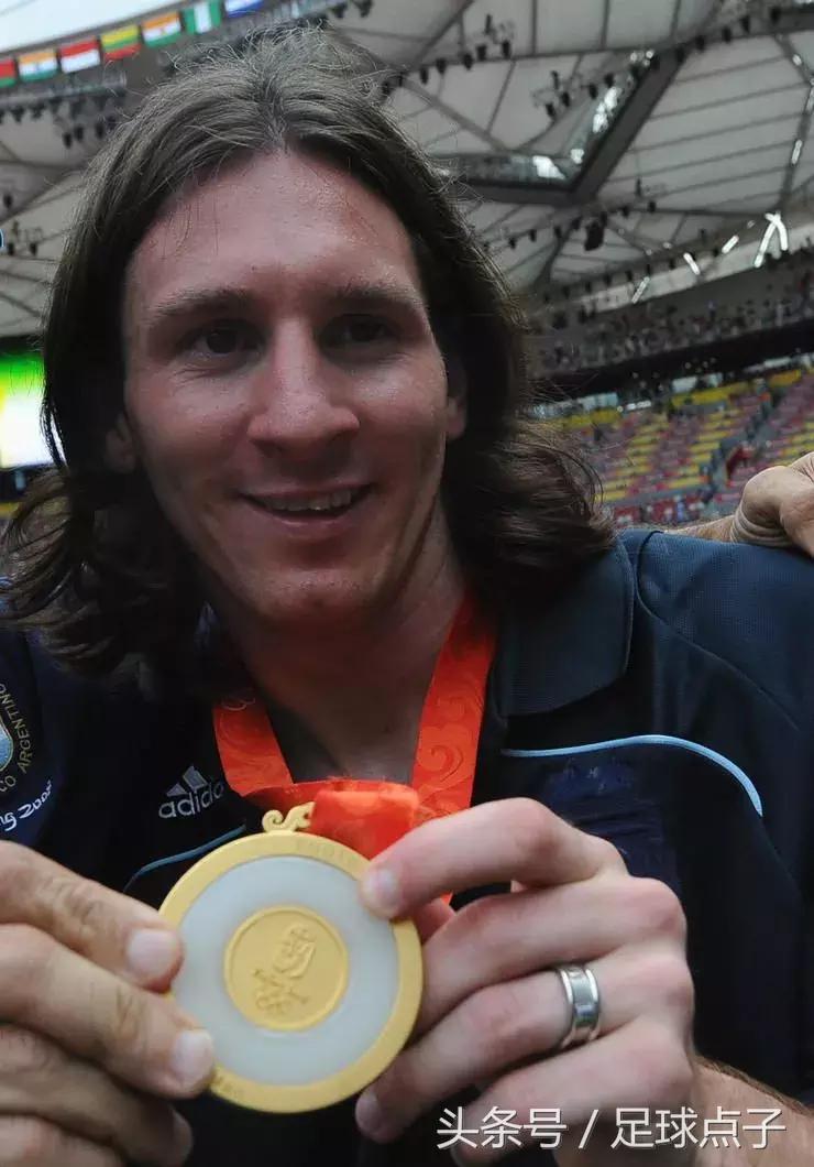 梅西的职业生涯经历600字,梅西人生历程全回顾