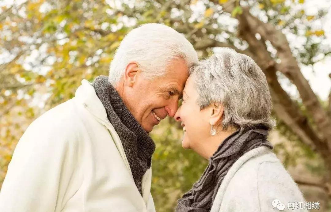 冬天送围巾和哪些东西,送围巾用什么礼品比较好