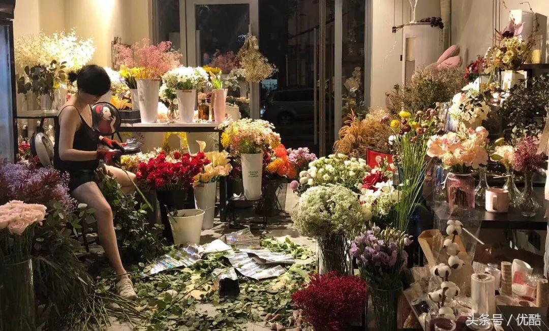 被甩后,她背着一把菜刀追他到北京|凌晨四点的重庆